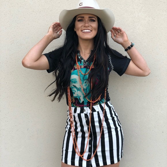 Meet your Posher, Dusty Diamonds Boutique! - Picture 3 of 8